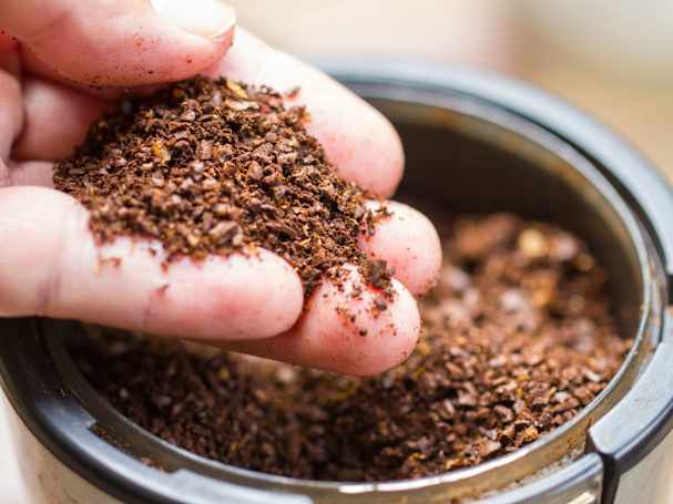 Maulwurf vertreiben mit Kaffeesatz